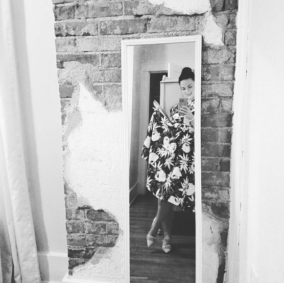 Meet your Posher, Hailey - Picture 3 of 8